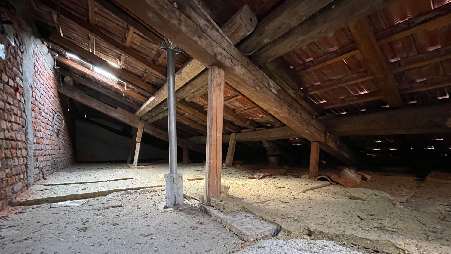 Crawl space under house