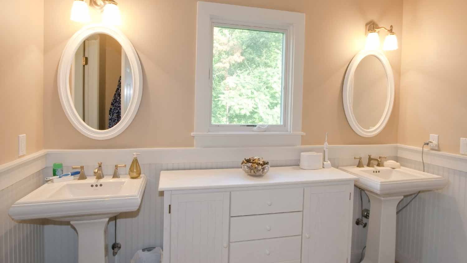 Two sinks in modern bathroom