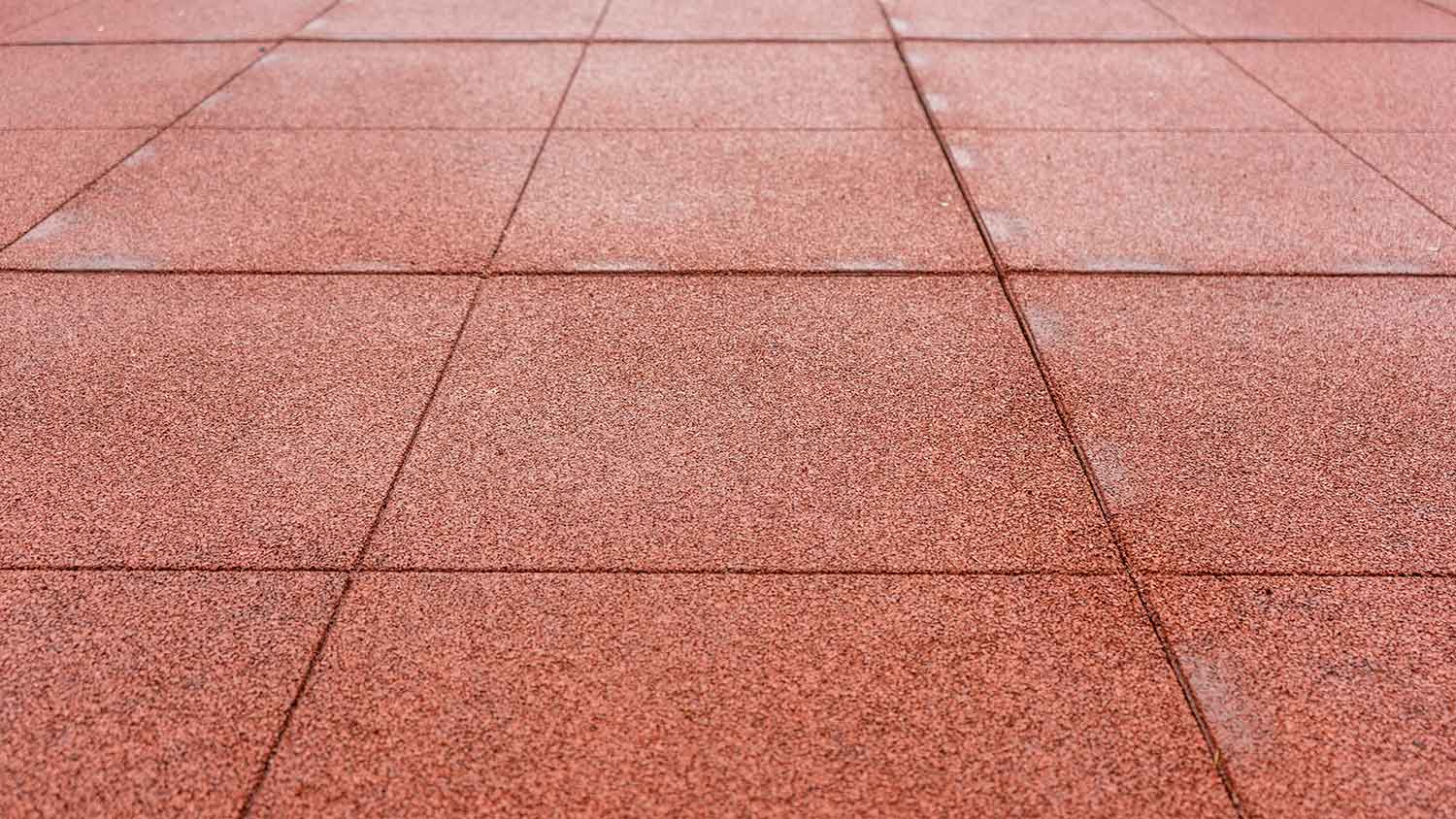 Red rubber tiles for outdoor flooring