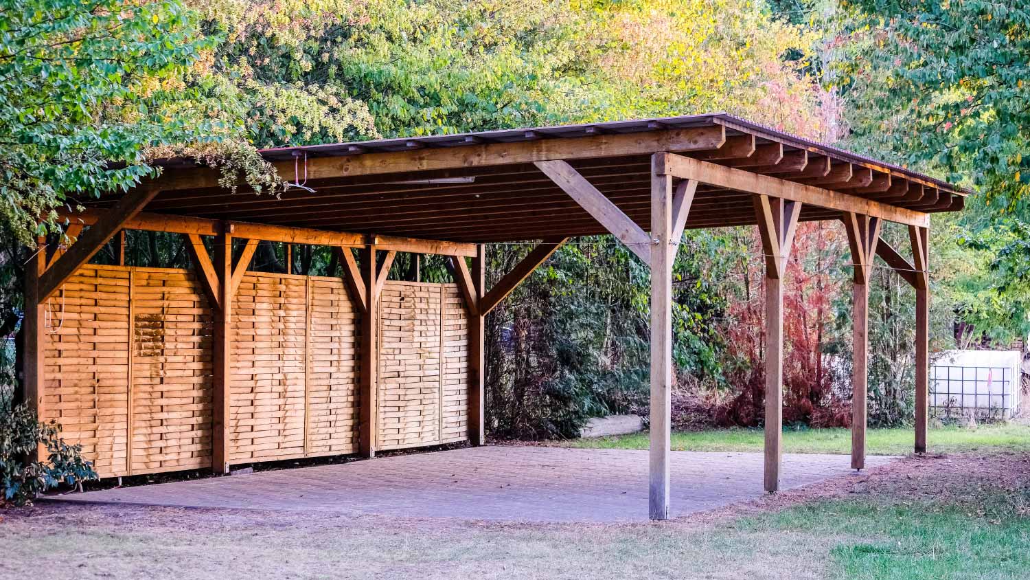 Carport for three vehicles made of wood
