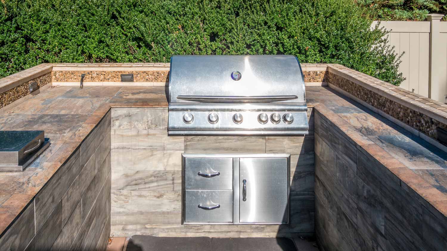 Tile outdoor countertop