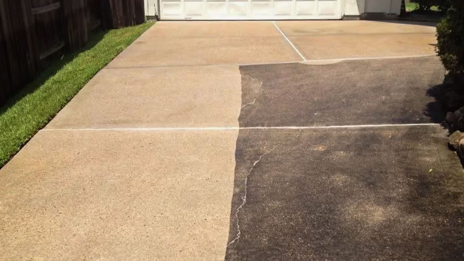Before and after of driveway cleaning