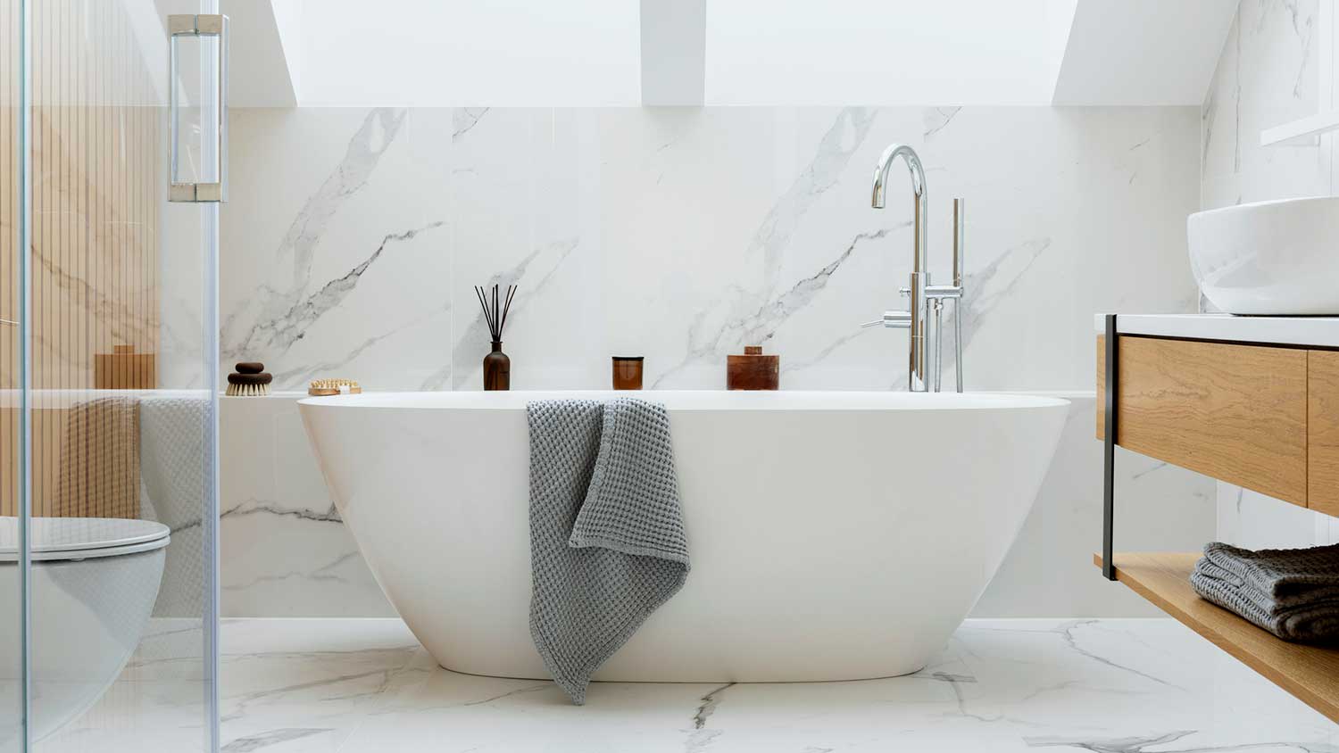 Modern bathroom with marble panels and porcelain bathtub
