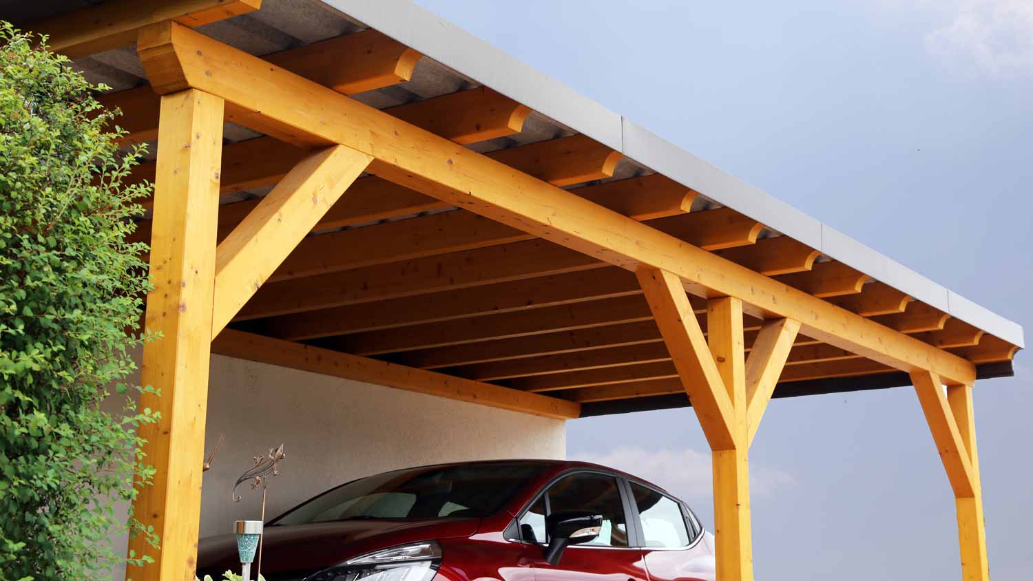 An one-car size carport