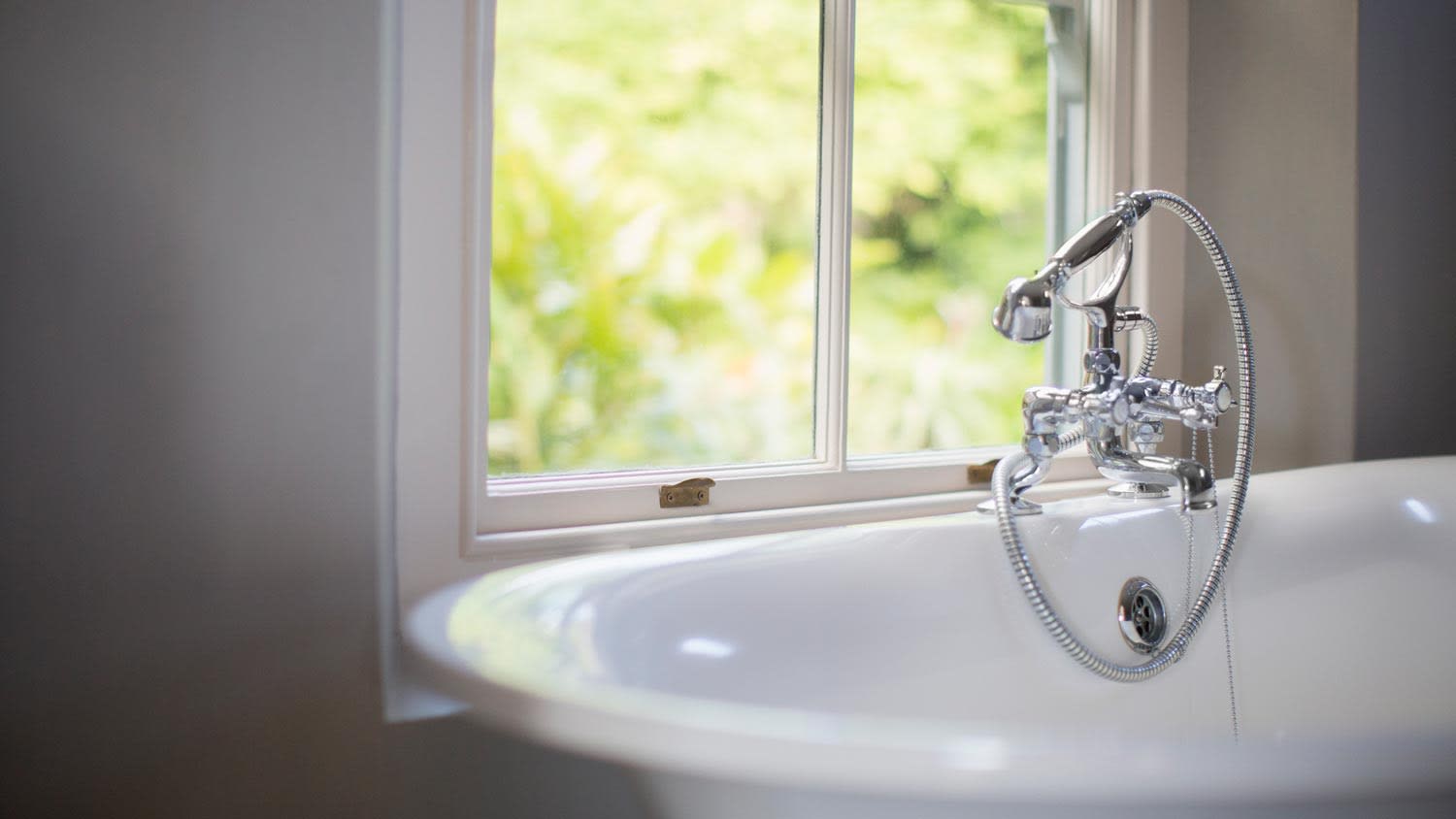 A porcelain standalone bathtub