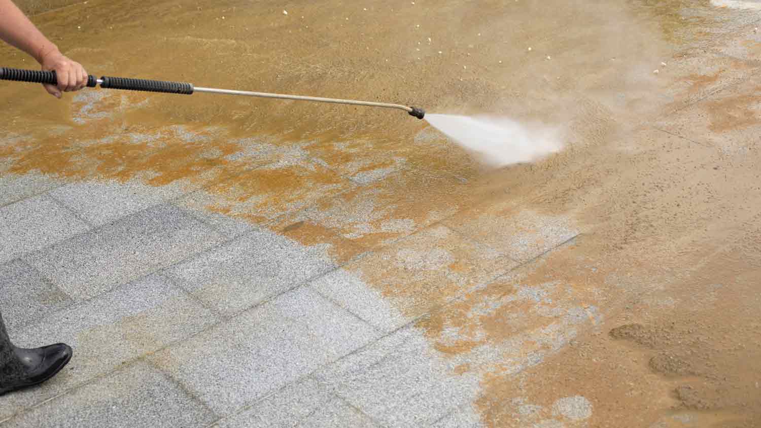 pressure washer to clean rust driveway