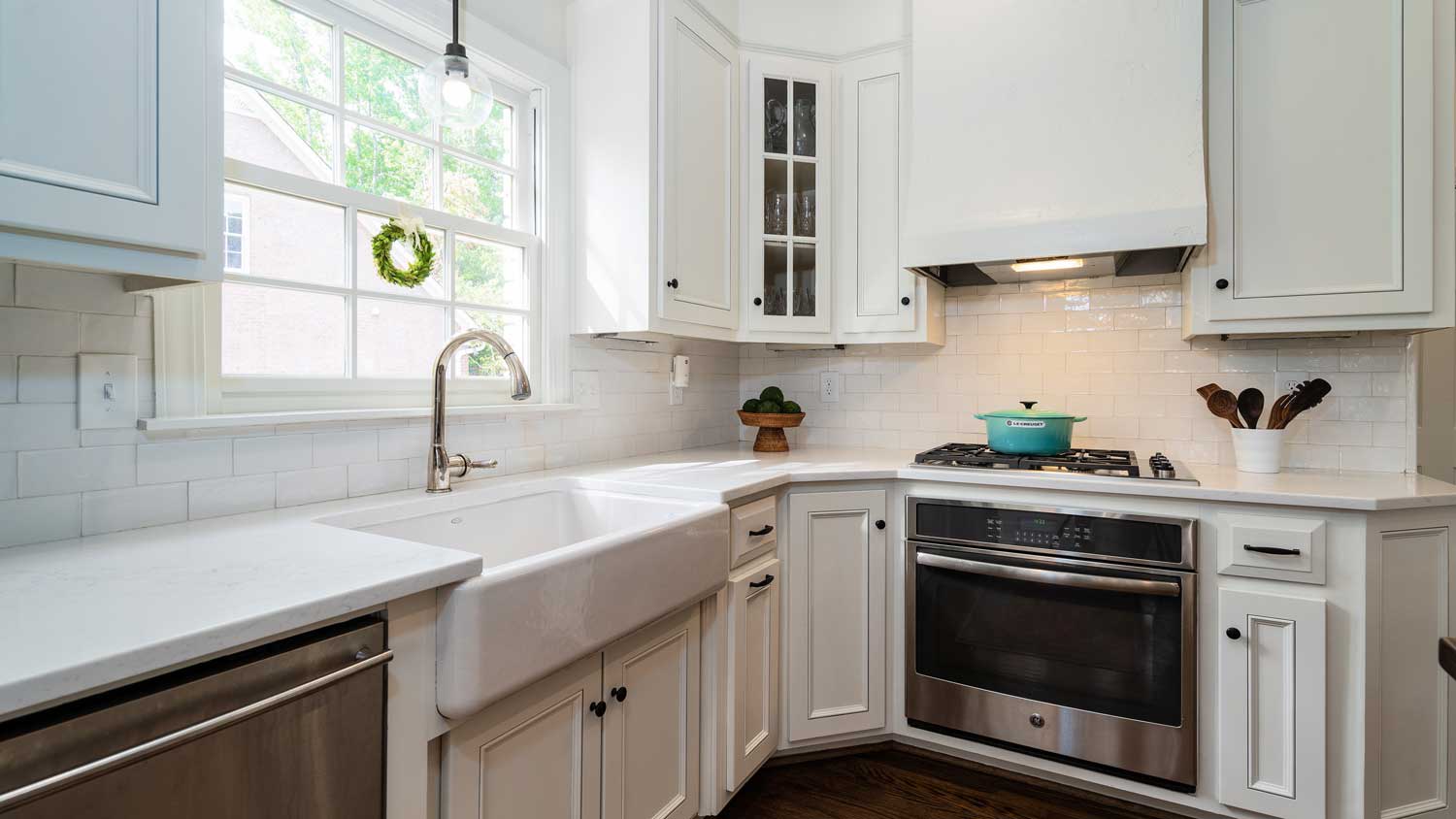 A white farmhouse sink
