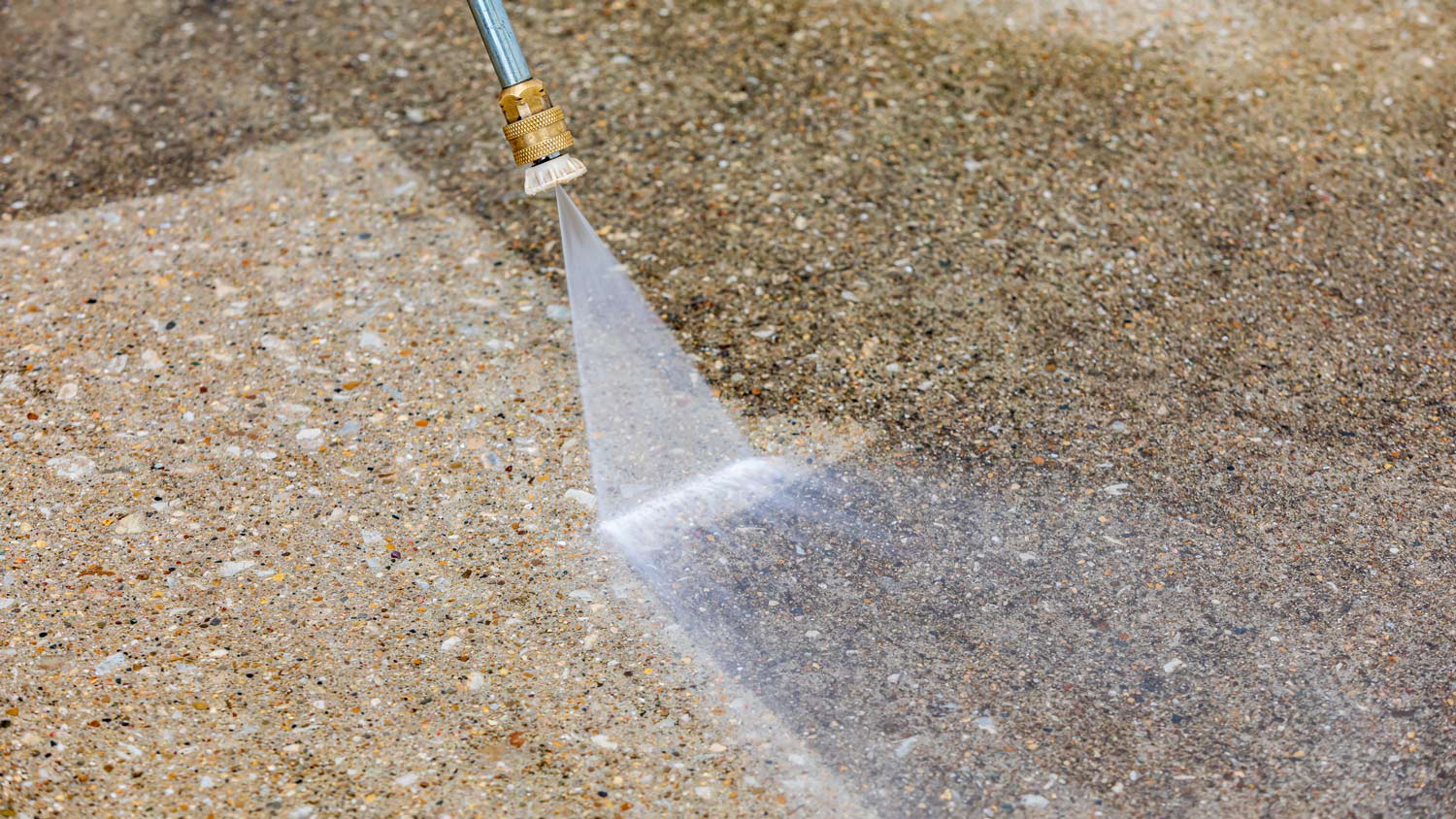 Pressure washing dirty concrete driveway