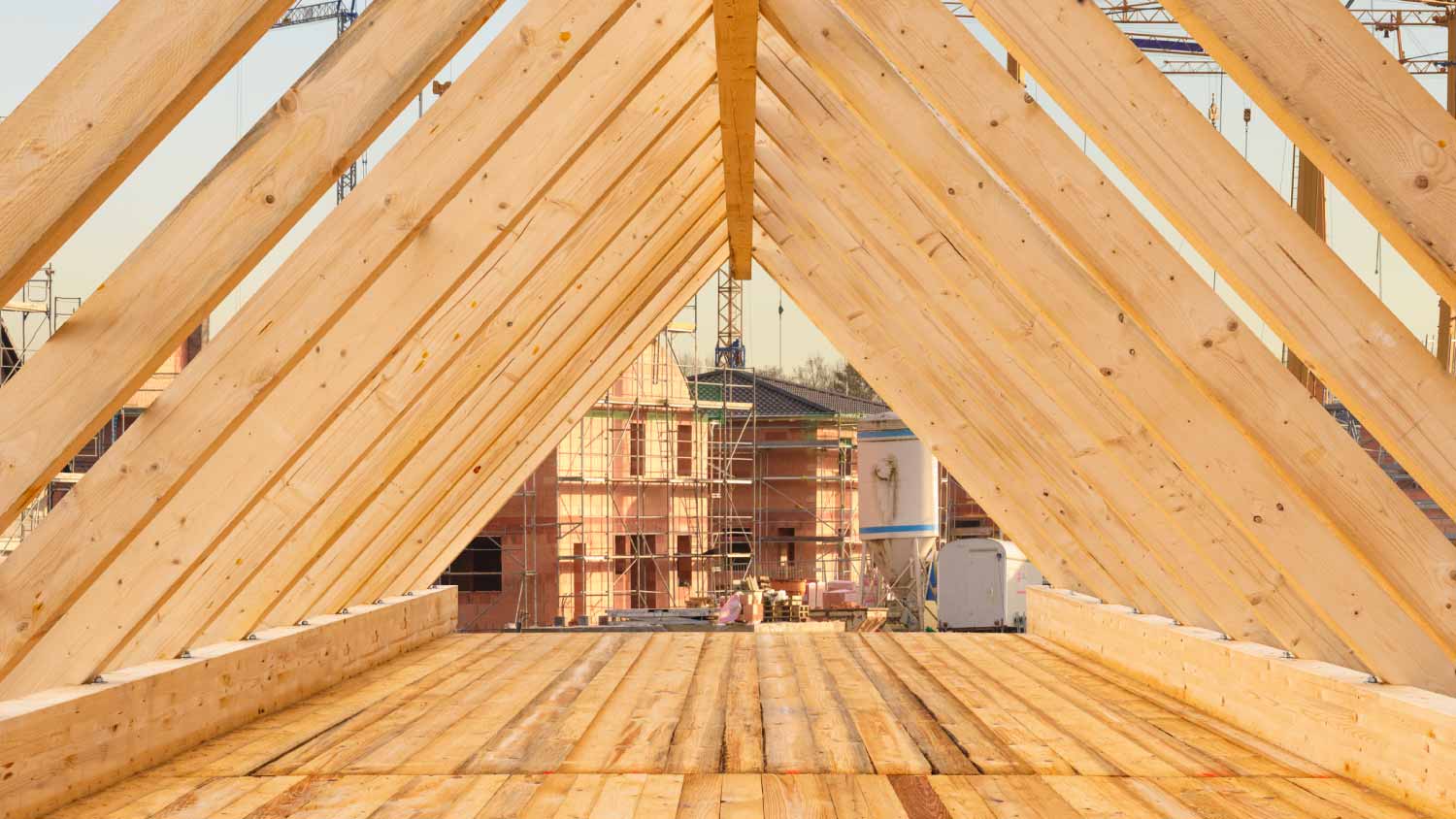Roof truss with wooden beams