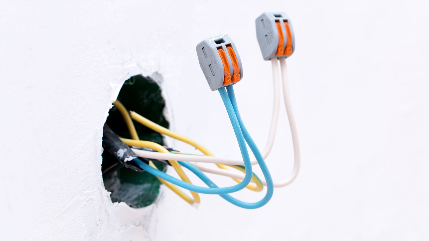 traveler wires in socket