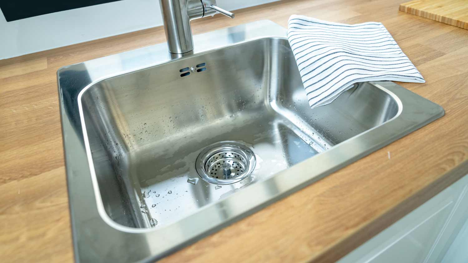 dish cloth on kitchen sink