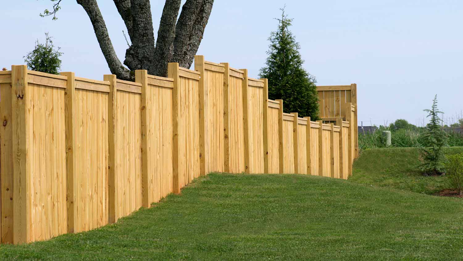 Stepped rail wood property fence
