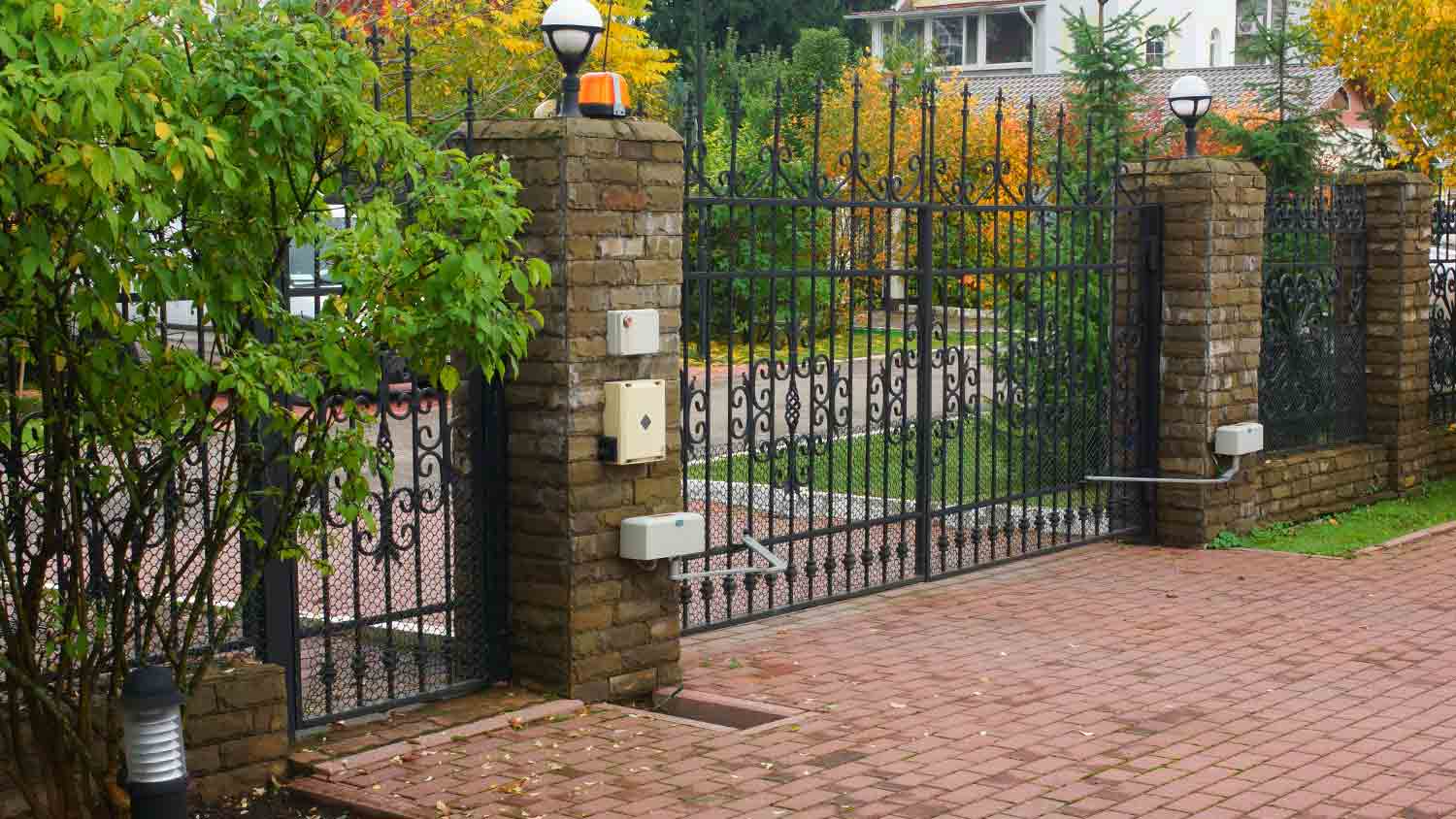 automatic gate to enter home yard