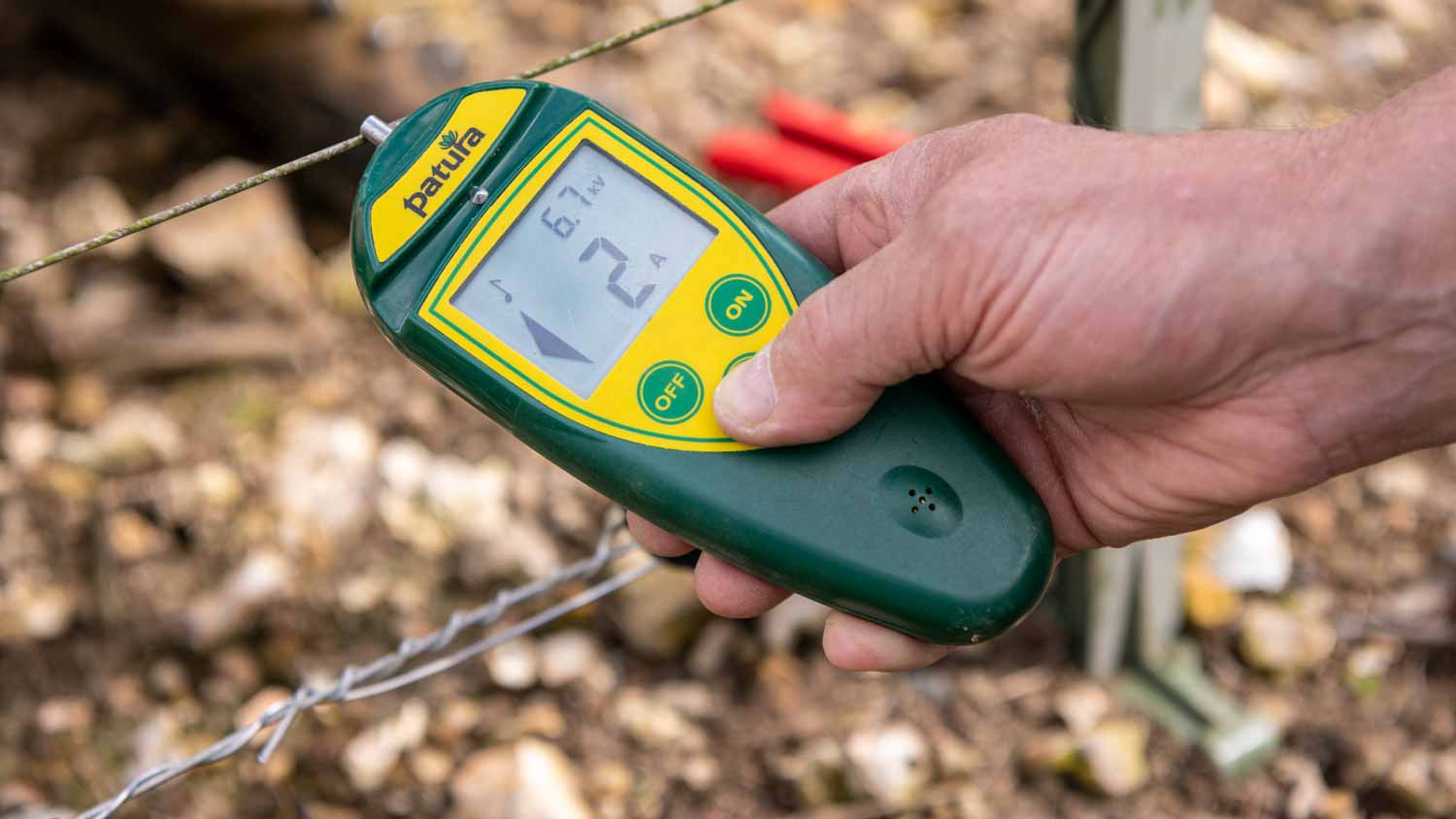An Electric fence voltmeter