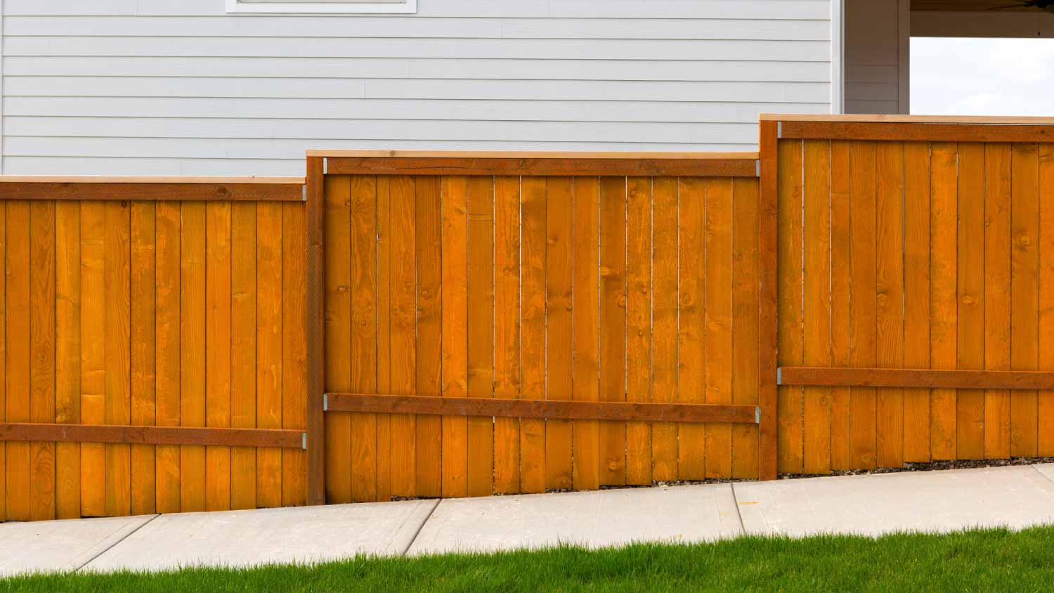 A home backyard cedar wood fence