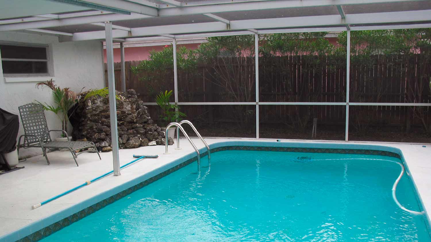 screen enclosed swimming pool