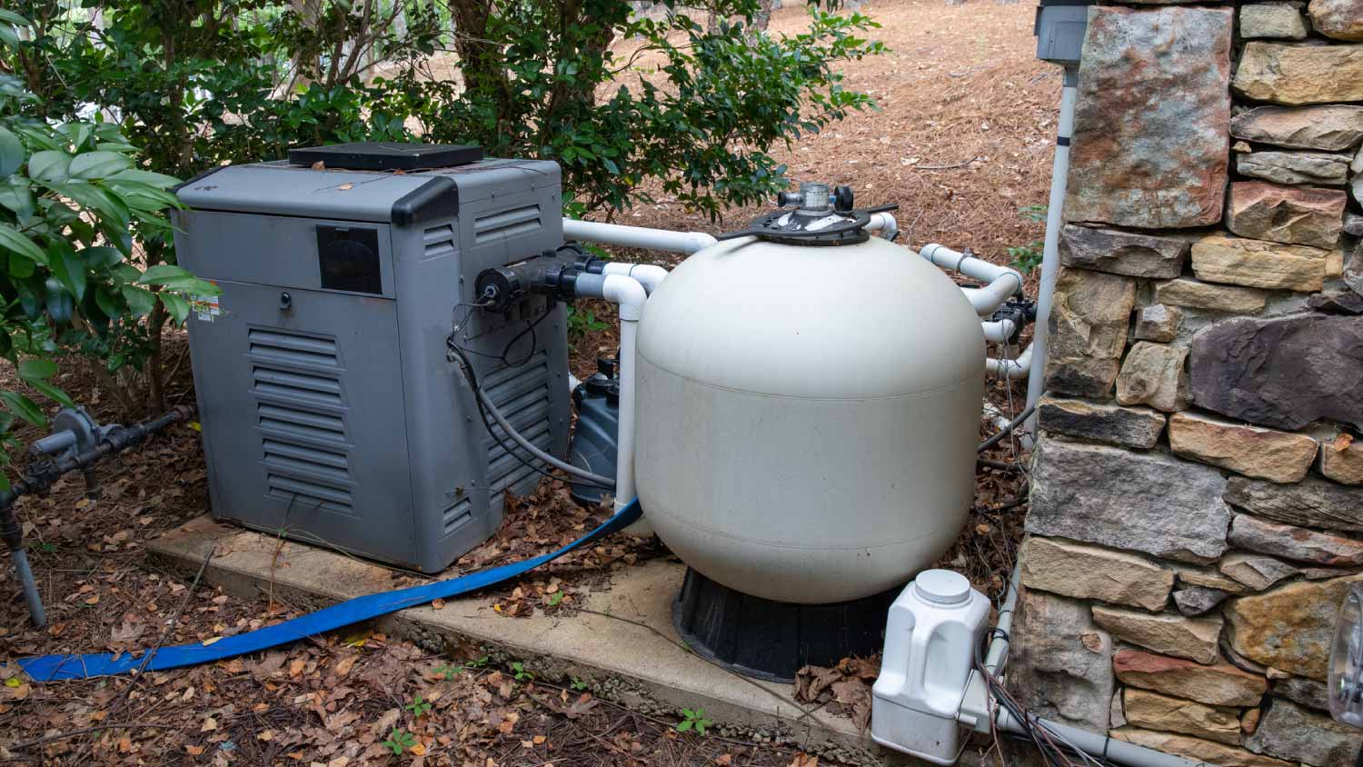 Pool pump and filtering equipment