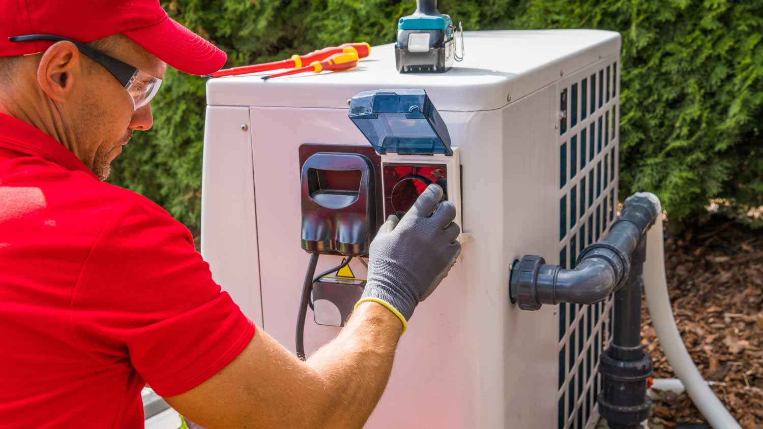 Outdoor swimming pool heat pump