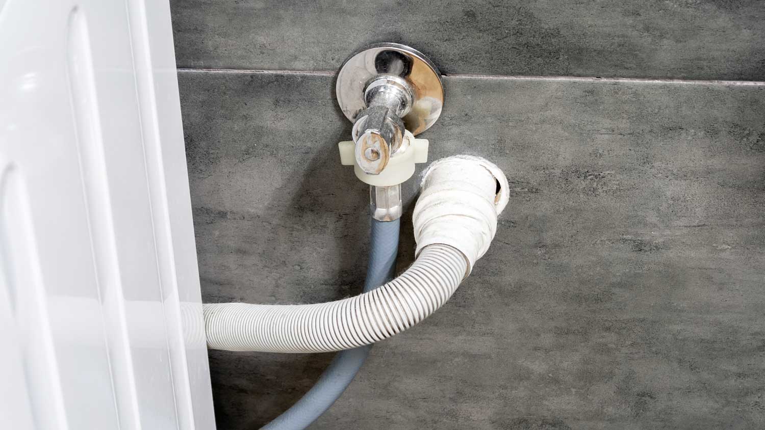 Drain and water hoses for the washing machine