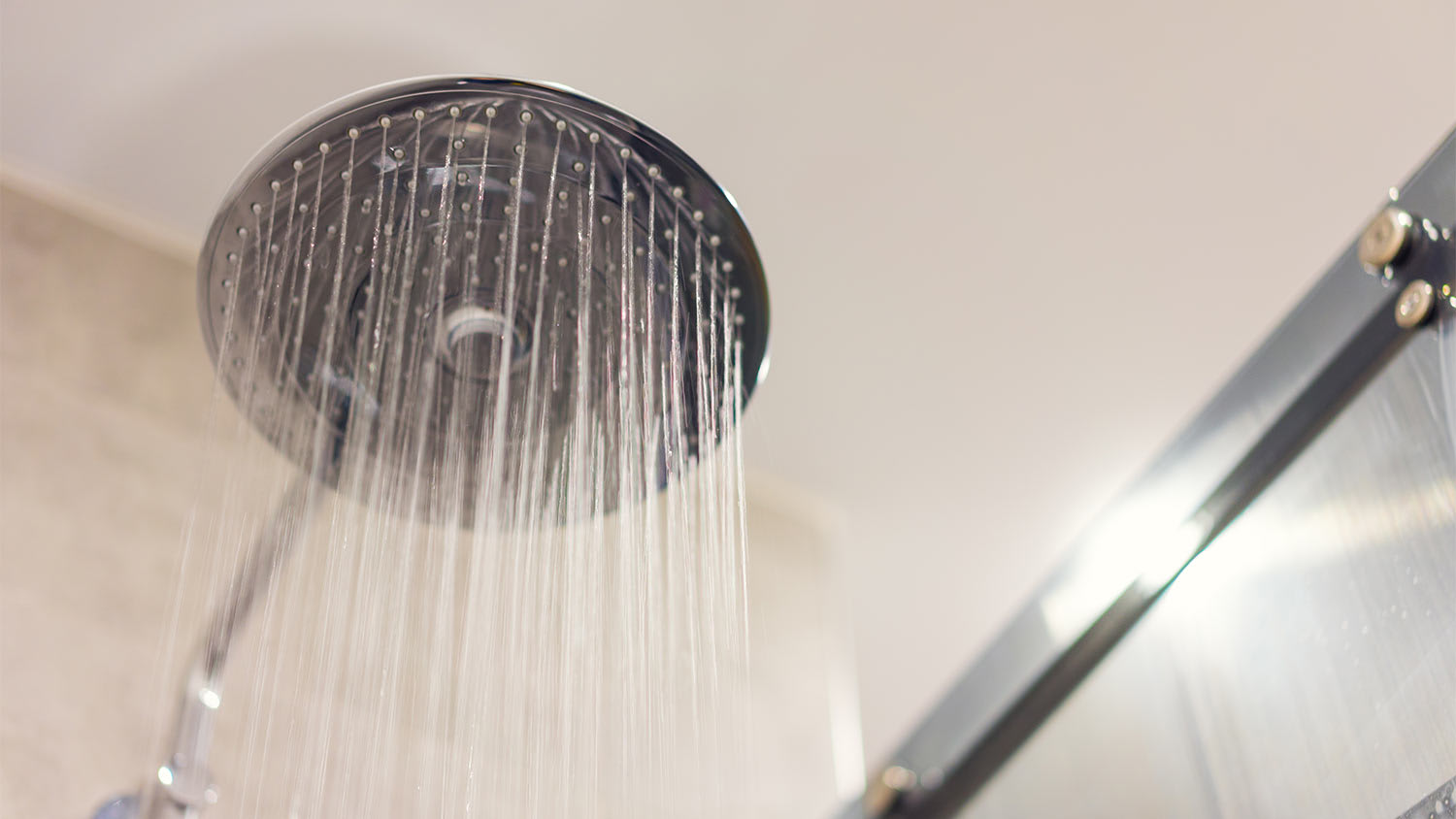 CLOSE UP OF SHOWER HEAD IN BATHROOM