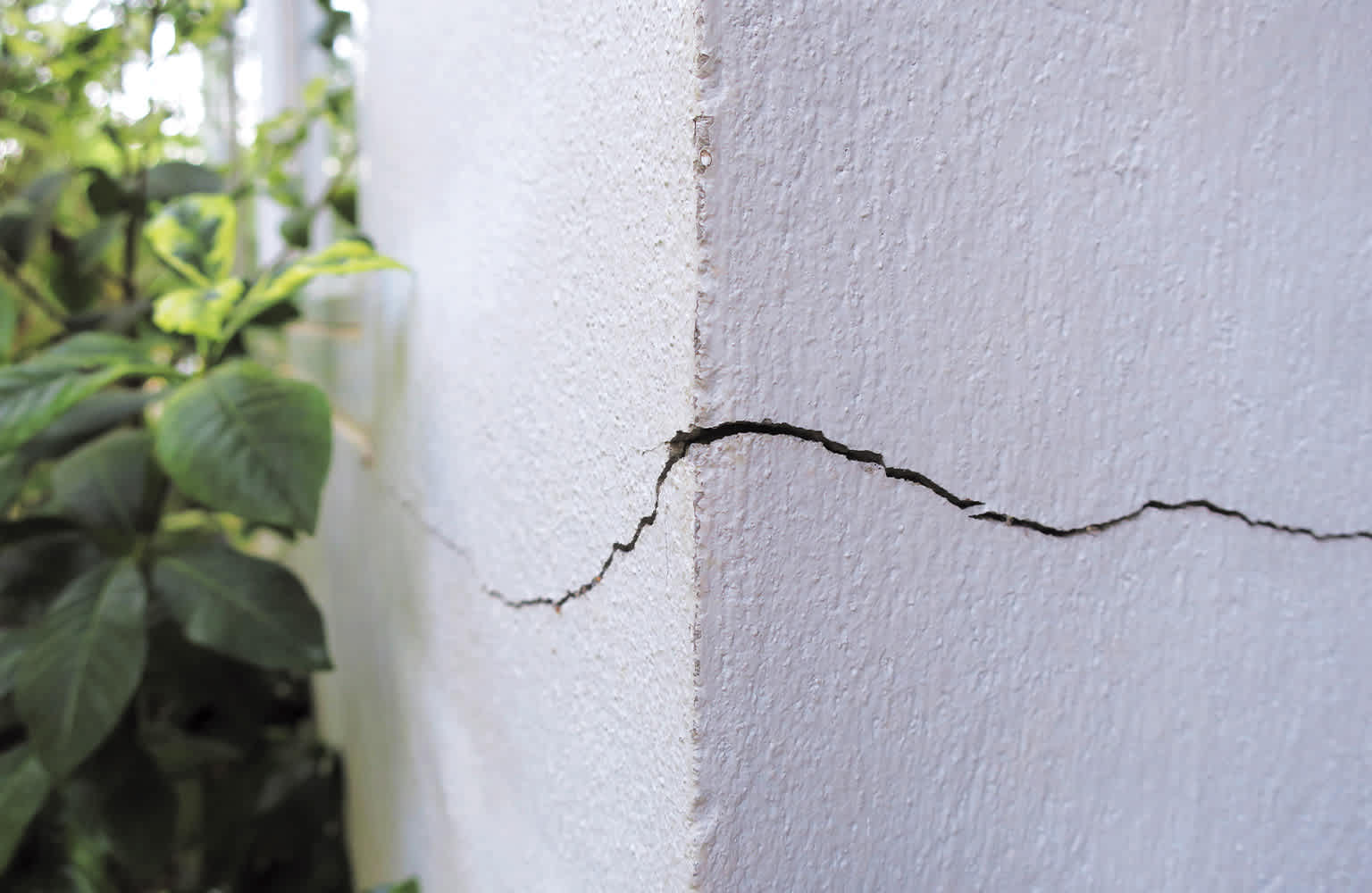crack in concrete foundation