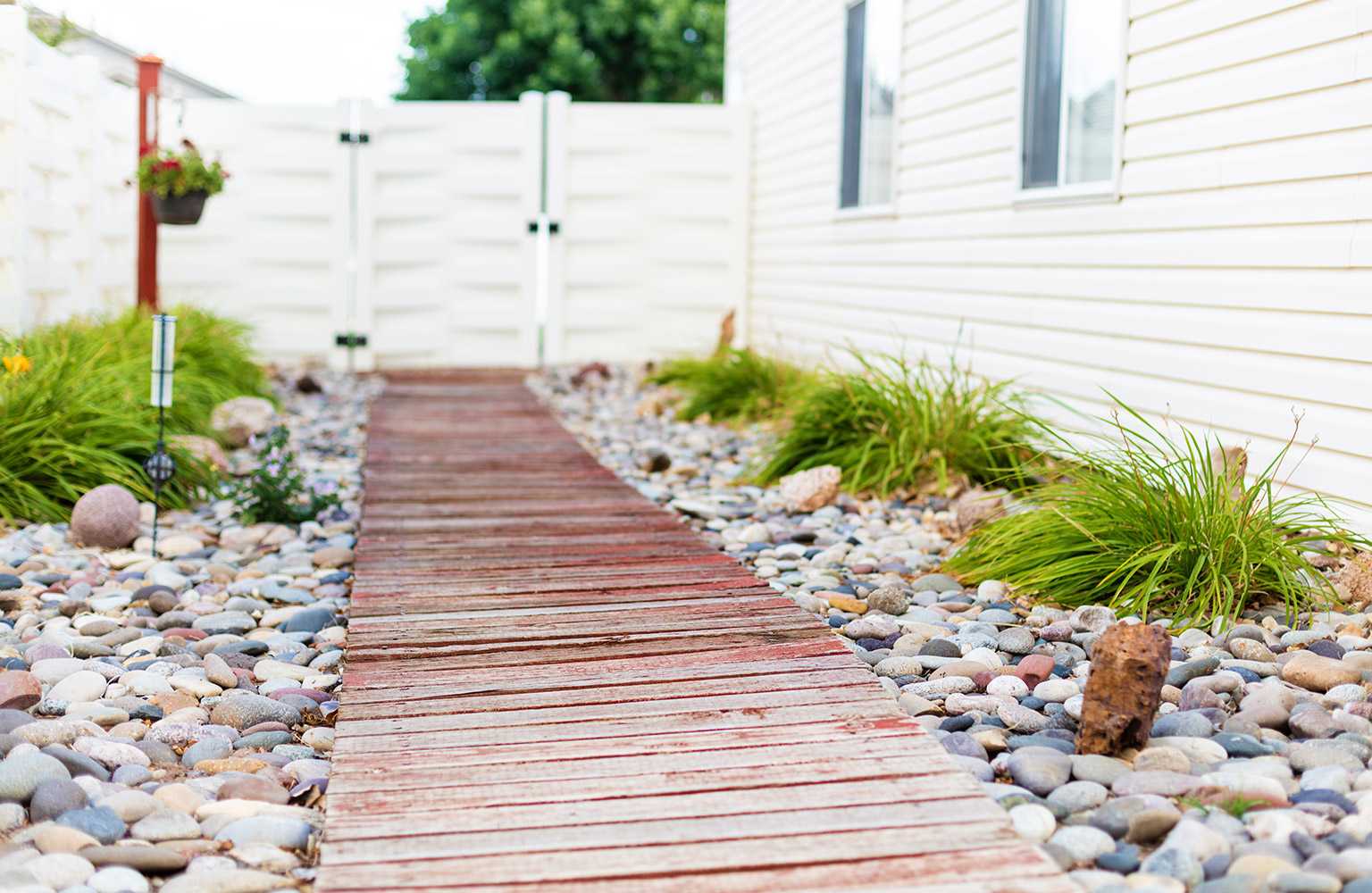wood pallet boards walkway