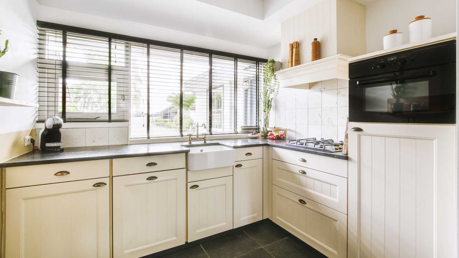 A small kitchen with remodelled cabinets