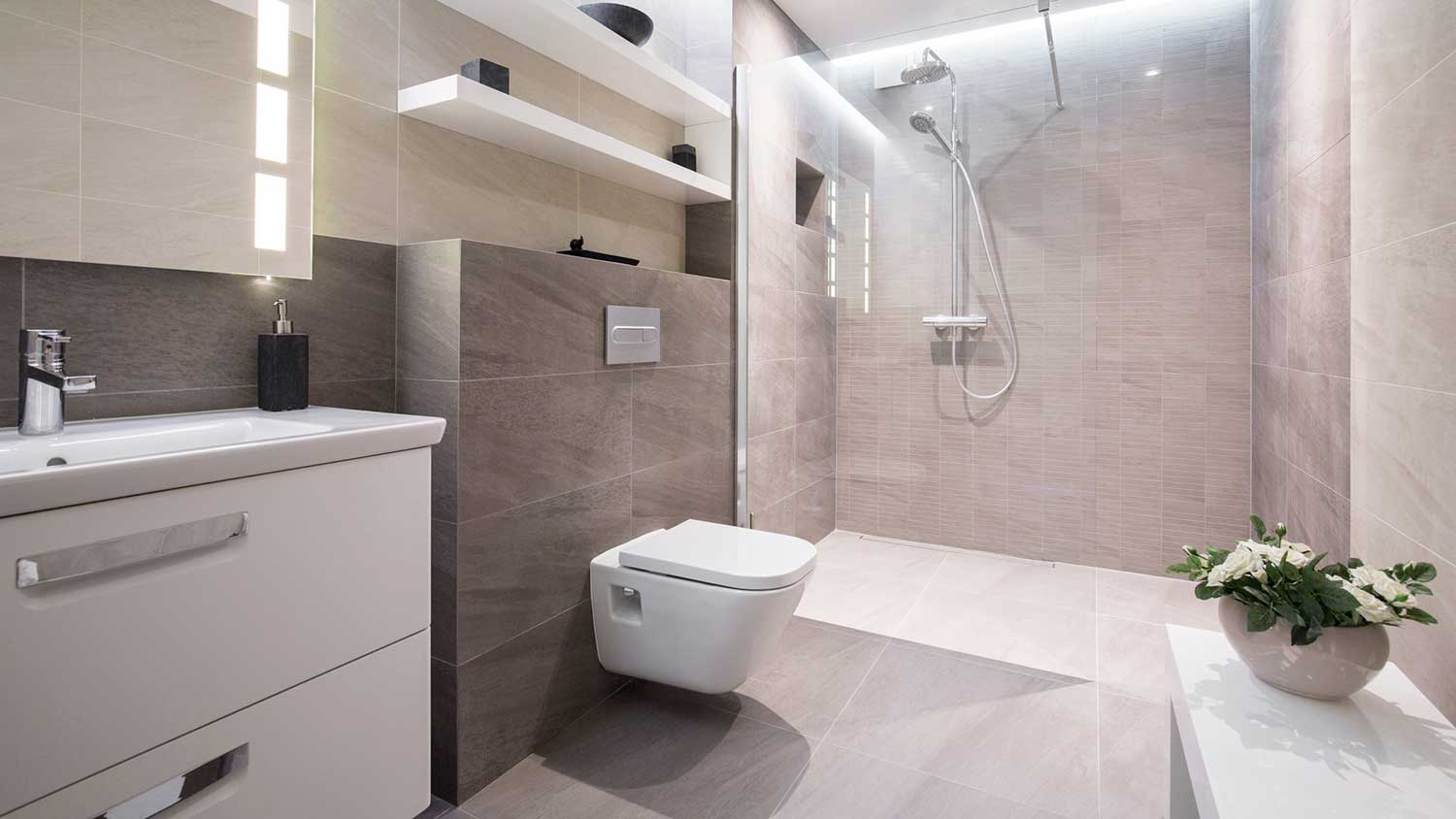 Full modern bathroom with one-piece toilet bowl