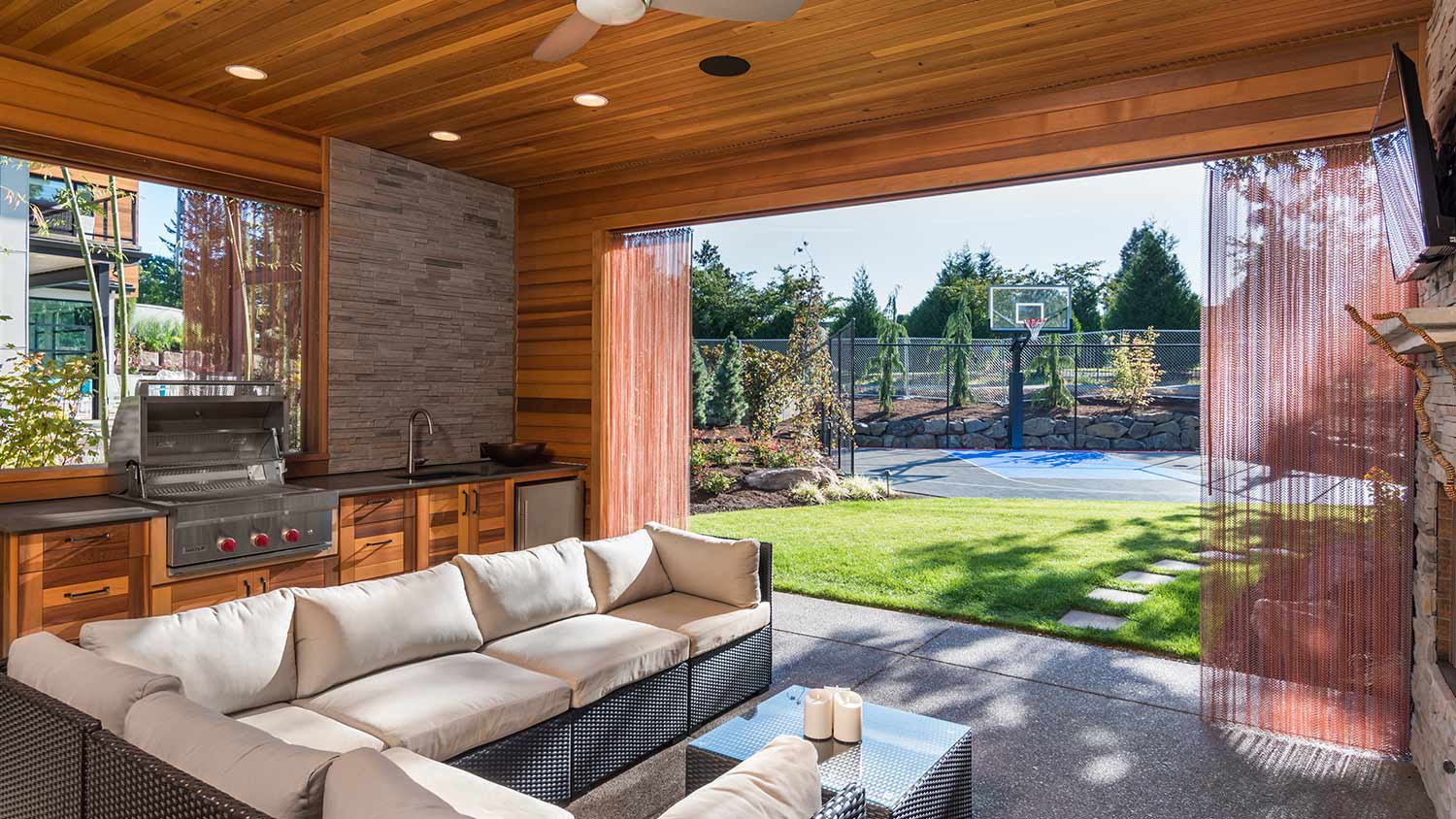 Luxurious kitchen and outdoor lounge space