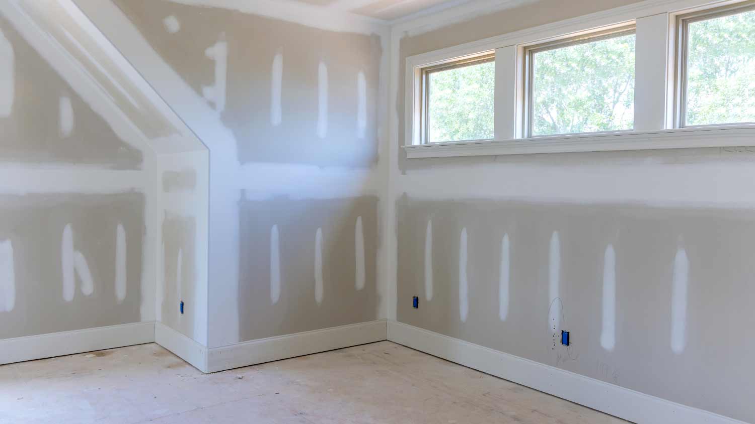 Finishing plastering drywall