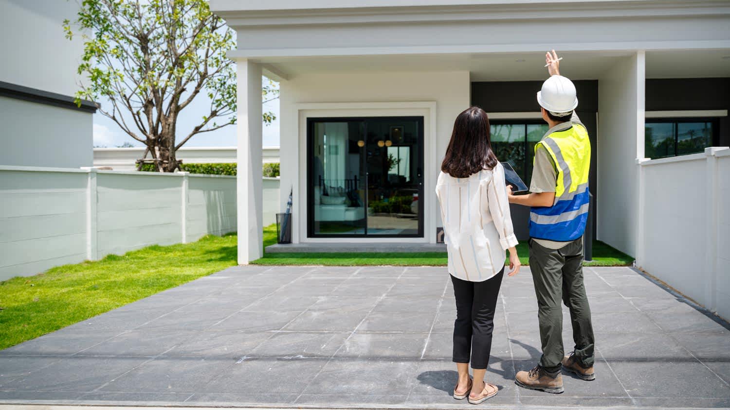 A professional inspecting a house discussing issues with a woman