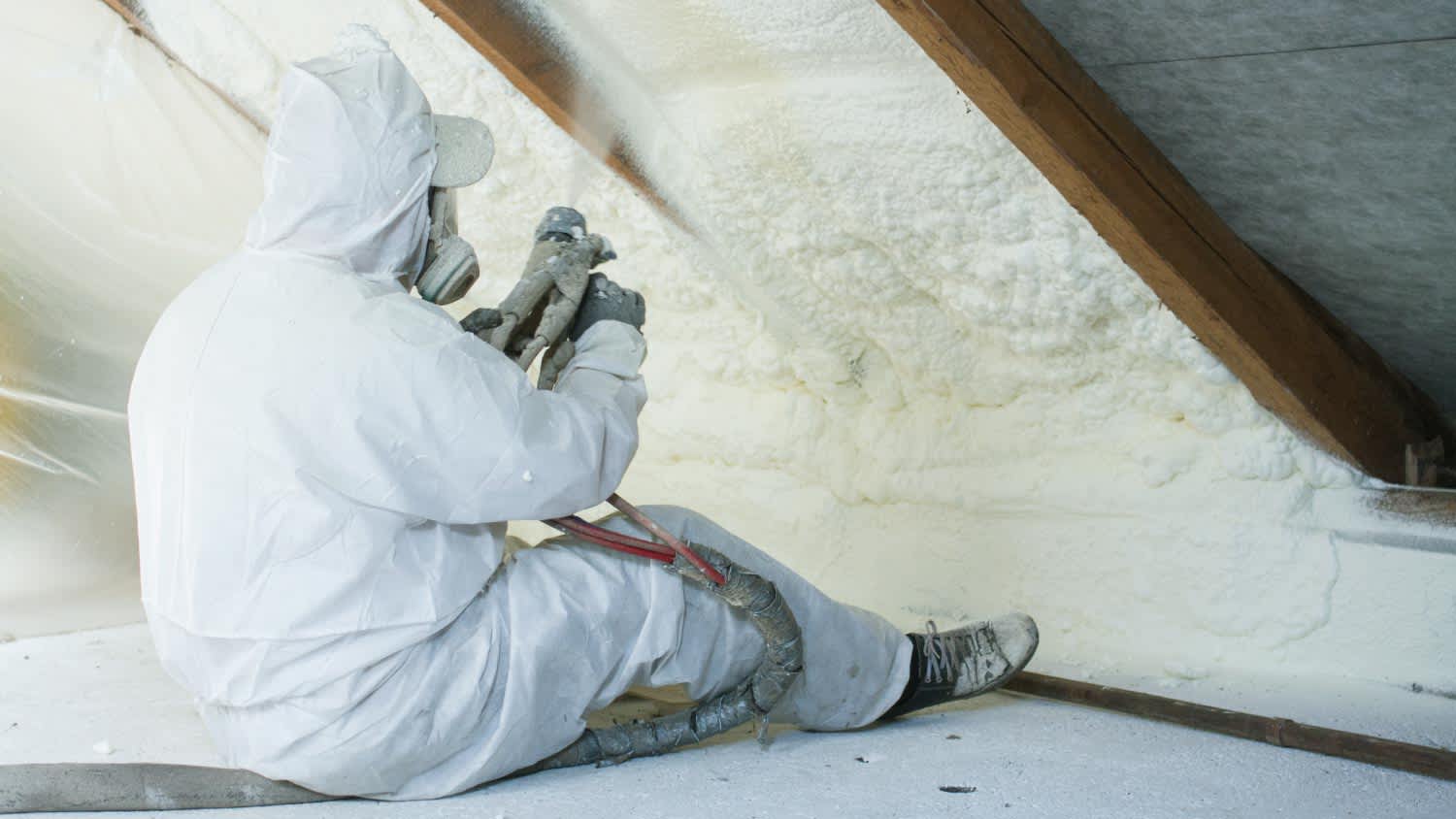 Spray polyurethane foam for roof