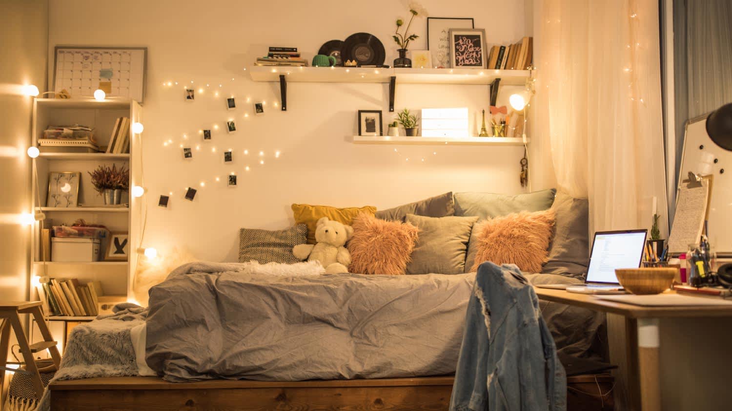 A cozy bedroom