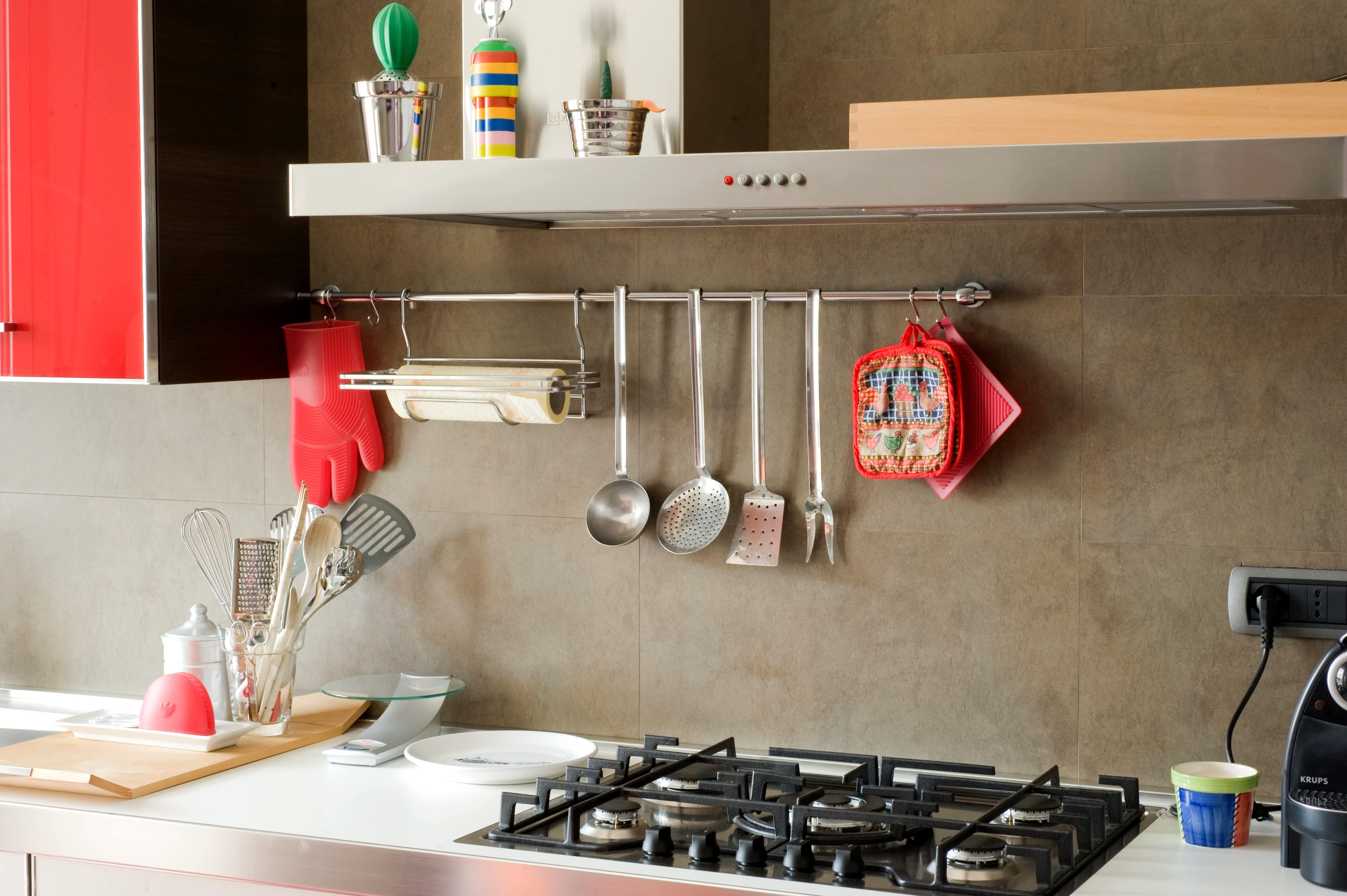 Hanging utensil rack above range in kitchenette