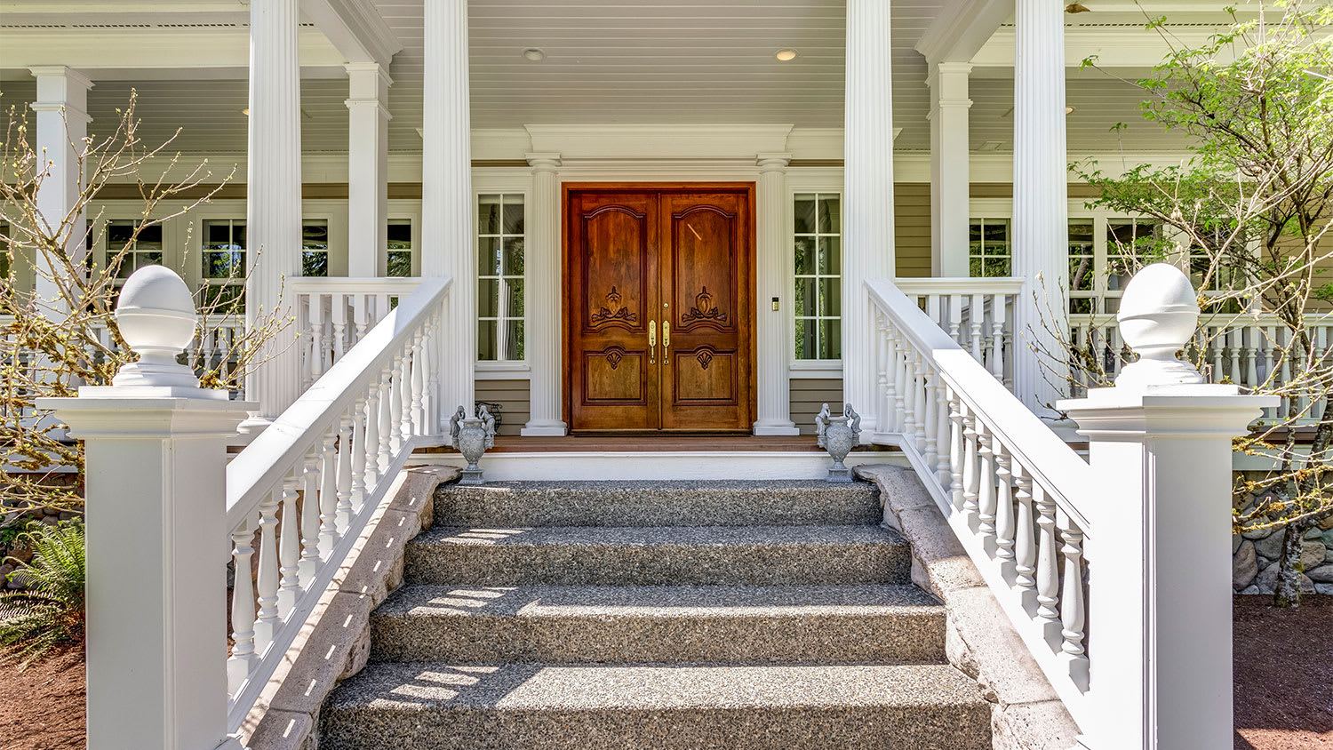 concrete steps entrance to home