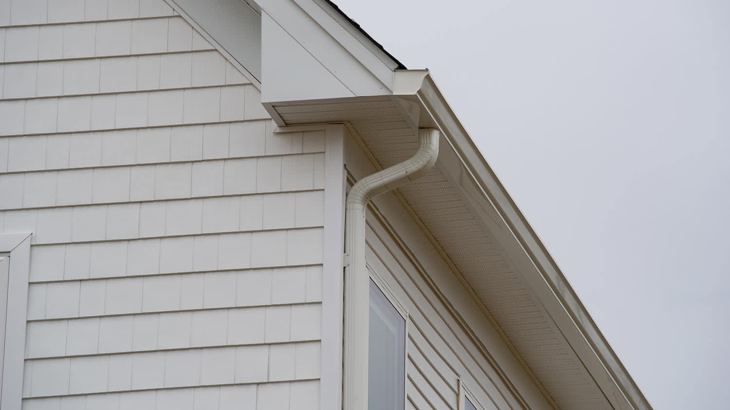 A white house with seamless aluminum rain gutters