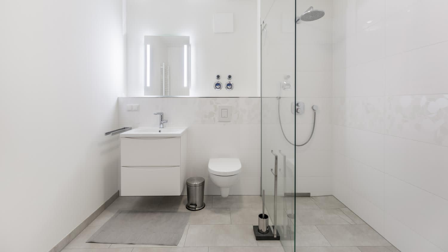 A white porcelain bathroom interior