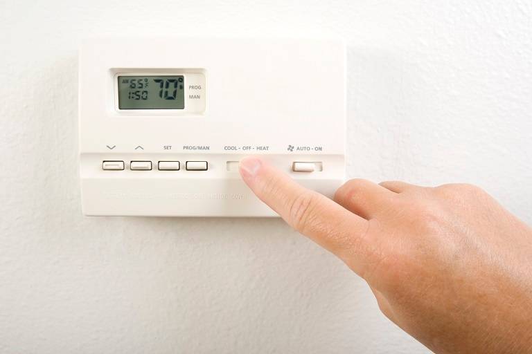 Air conditioner thermostat