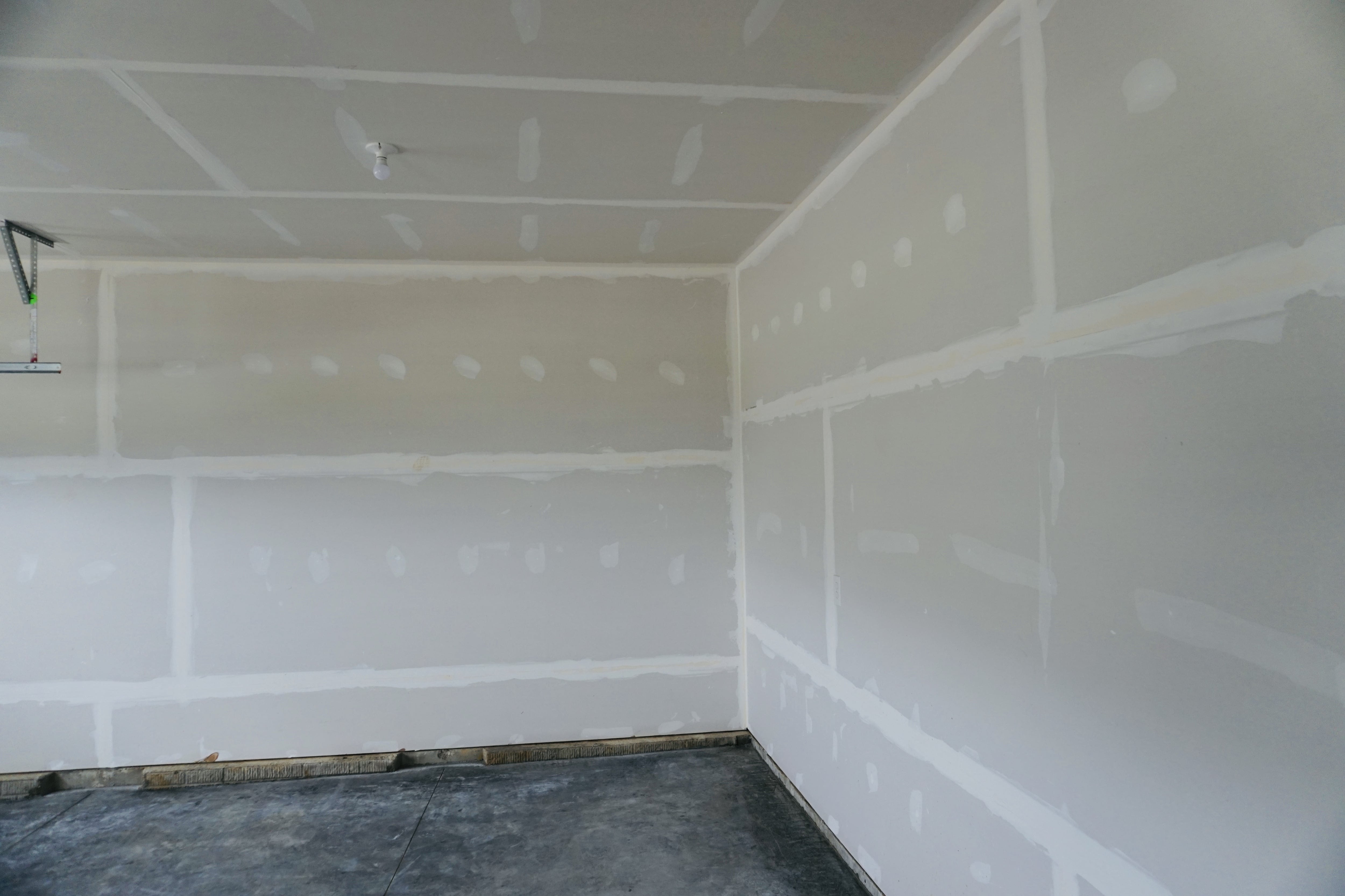 Drywall installation in large home project