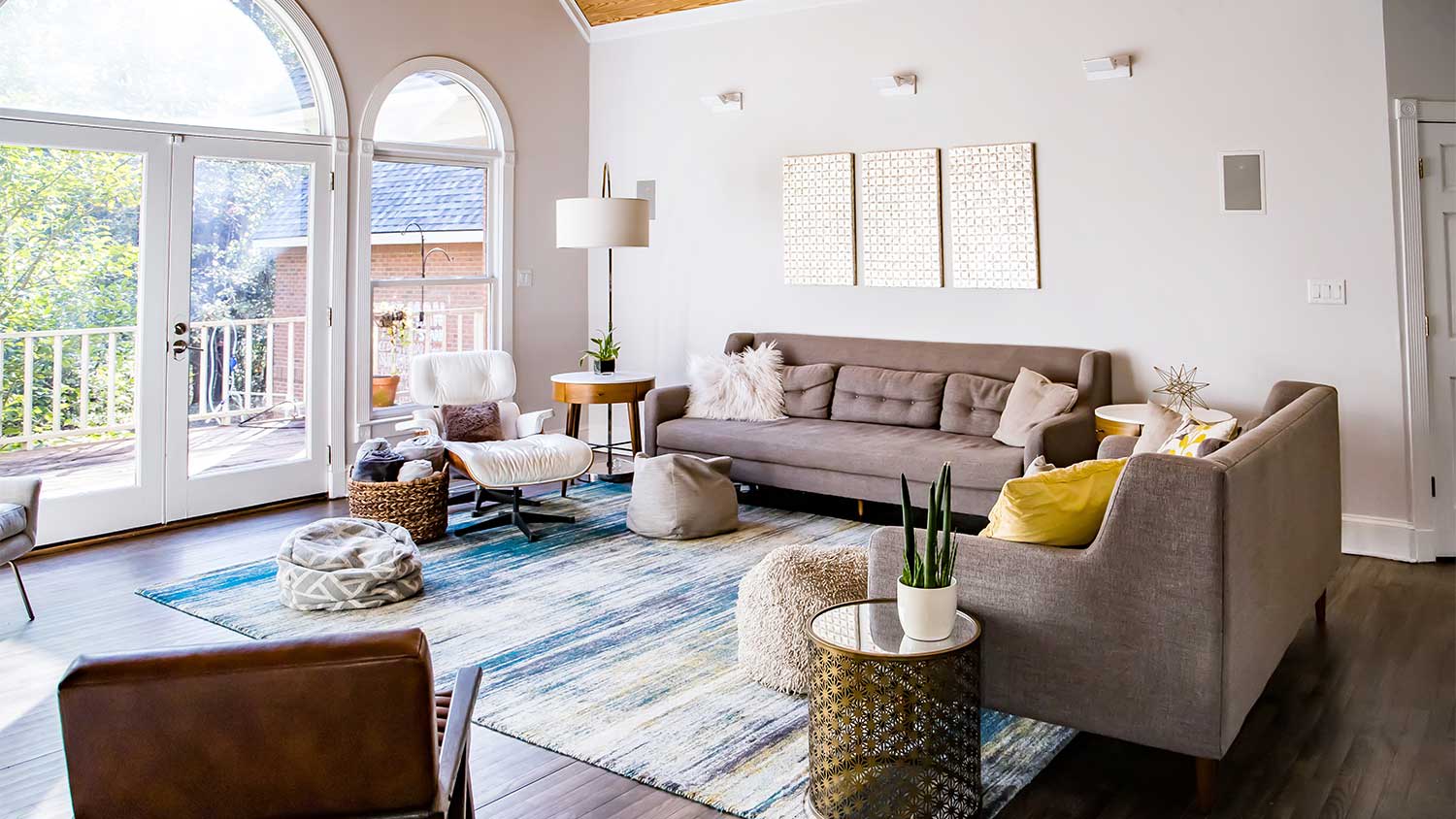 A view of a mid-century modern living room
