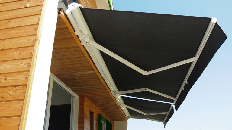 retractable patio awning in backyard