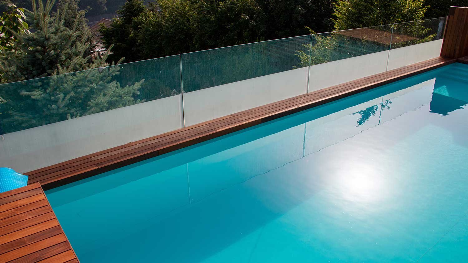 Infinity swimming pool with glass fence