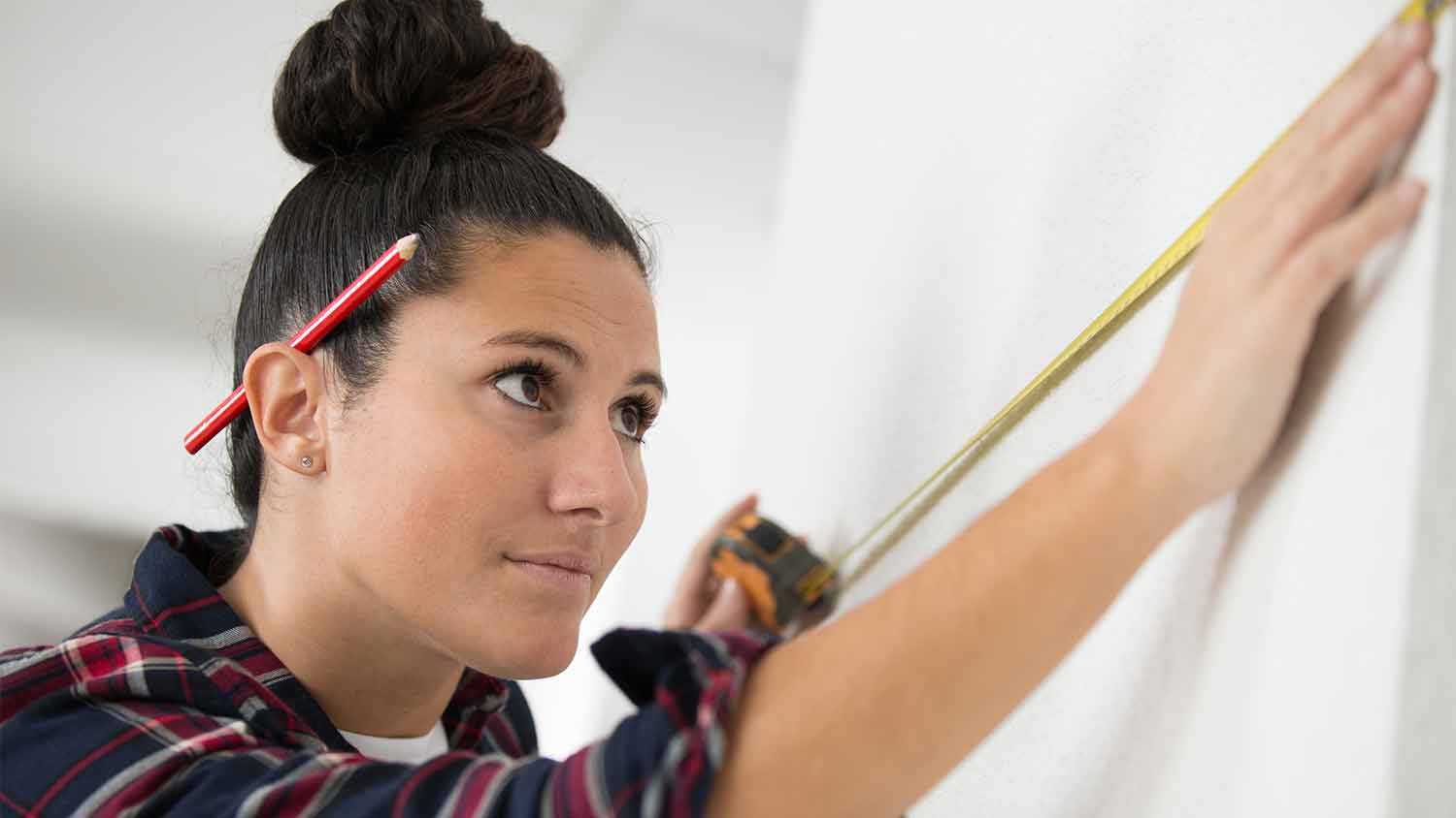 woman using measuring tape
