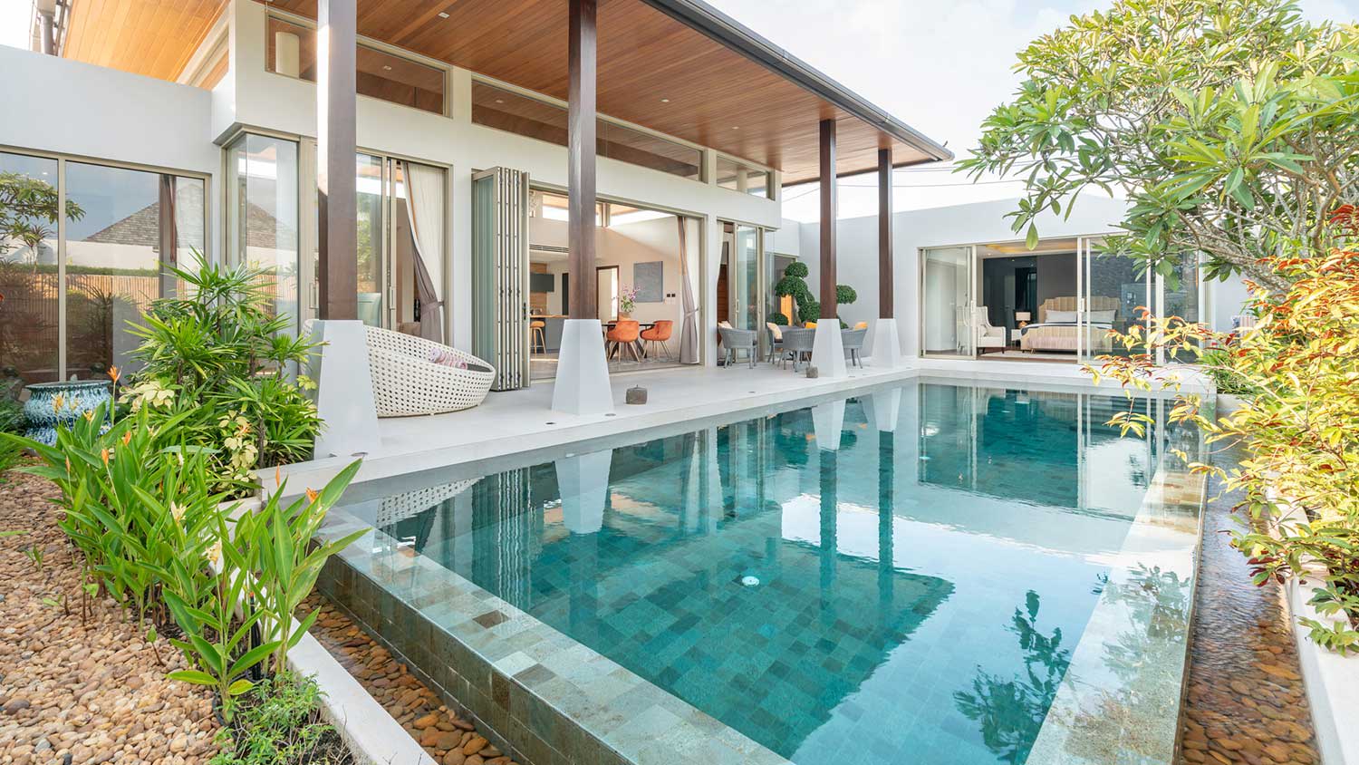 Luxury villa with tropical swimming pool