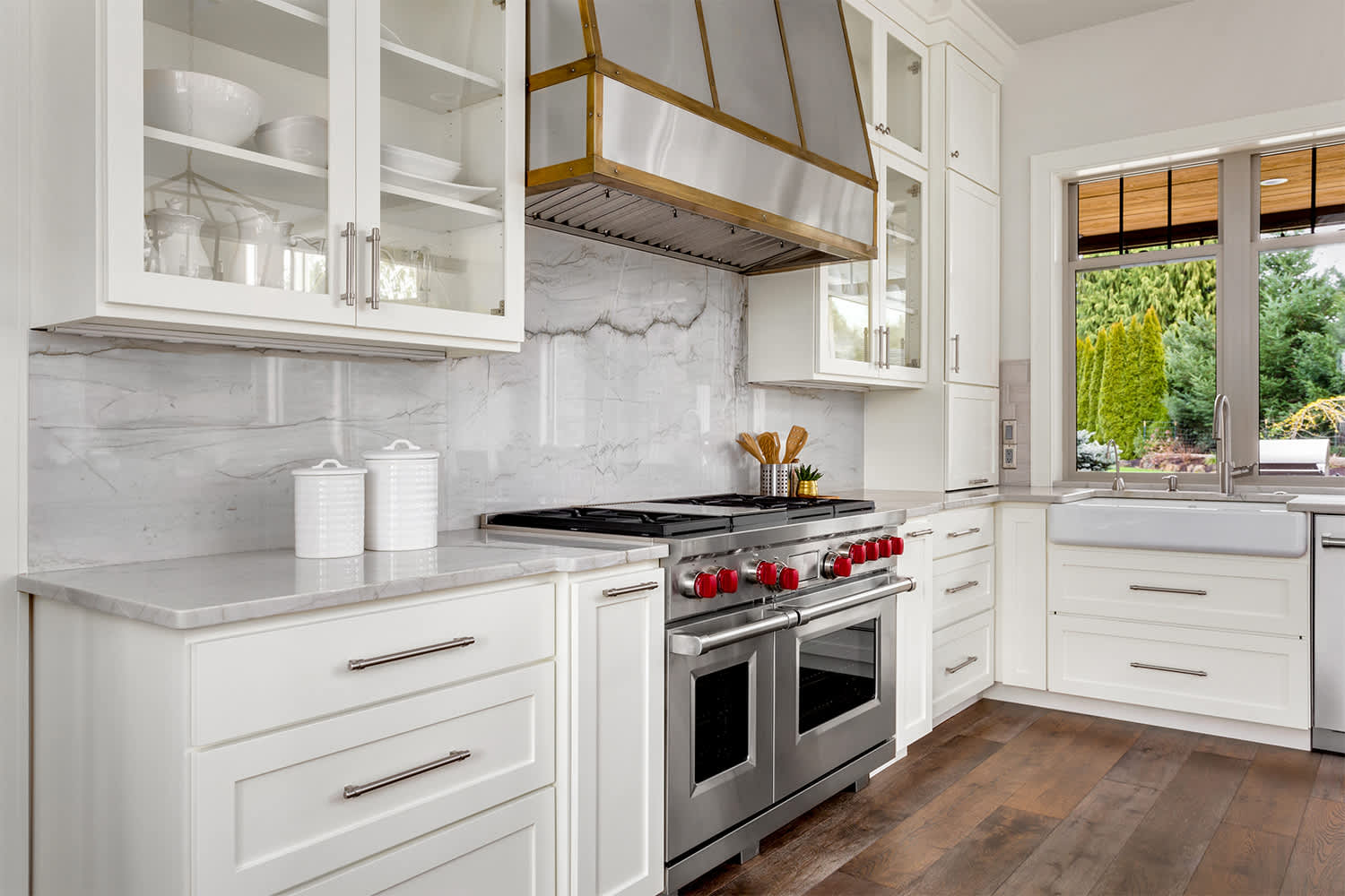 Modern kitchen with quartz backsplash