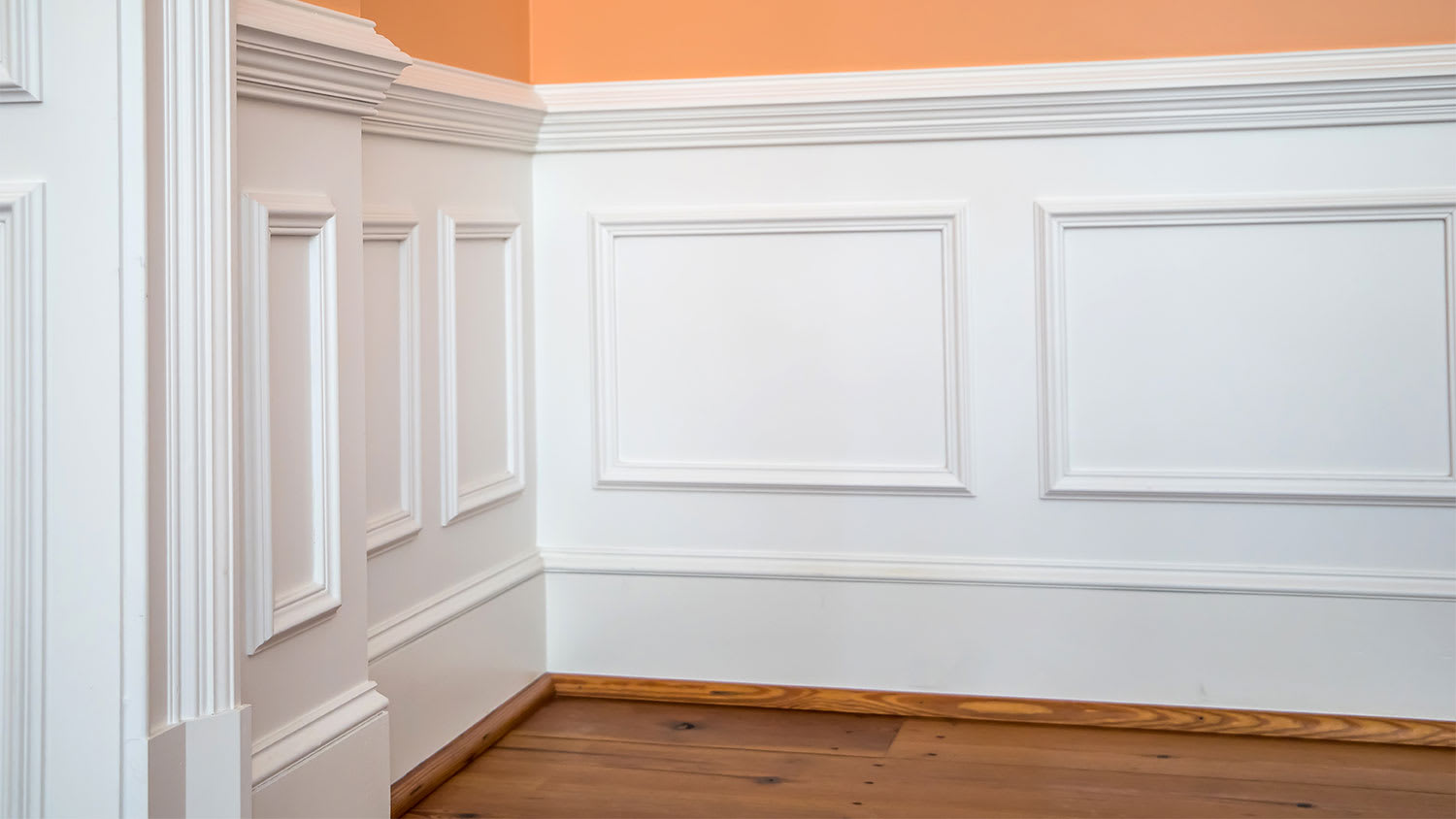 A corner of a room with quarter round trim
