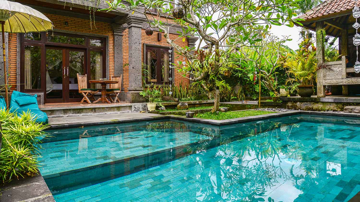 Swimming pool with natural stone tiles
