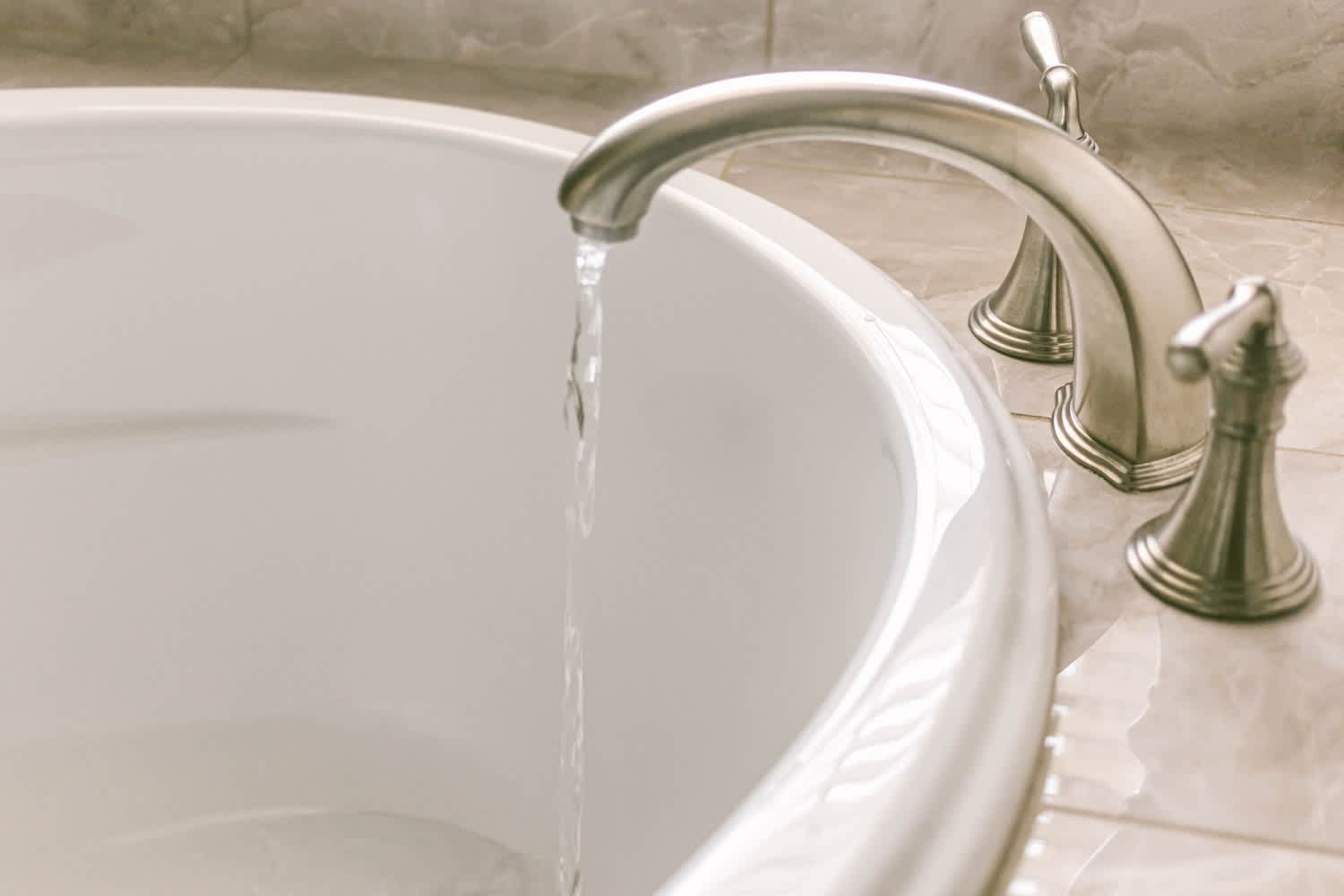 Running water from bathtub faucet