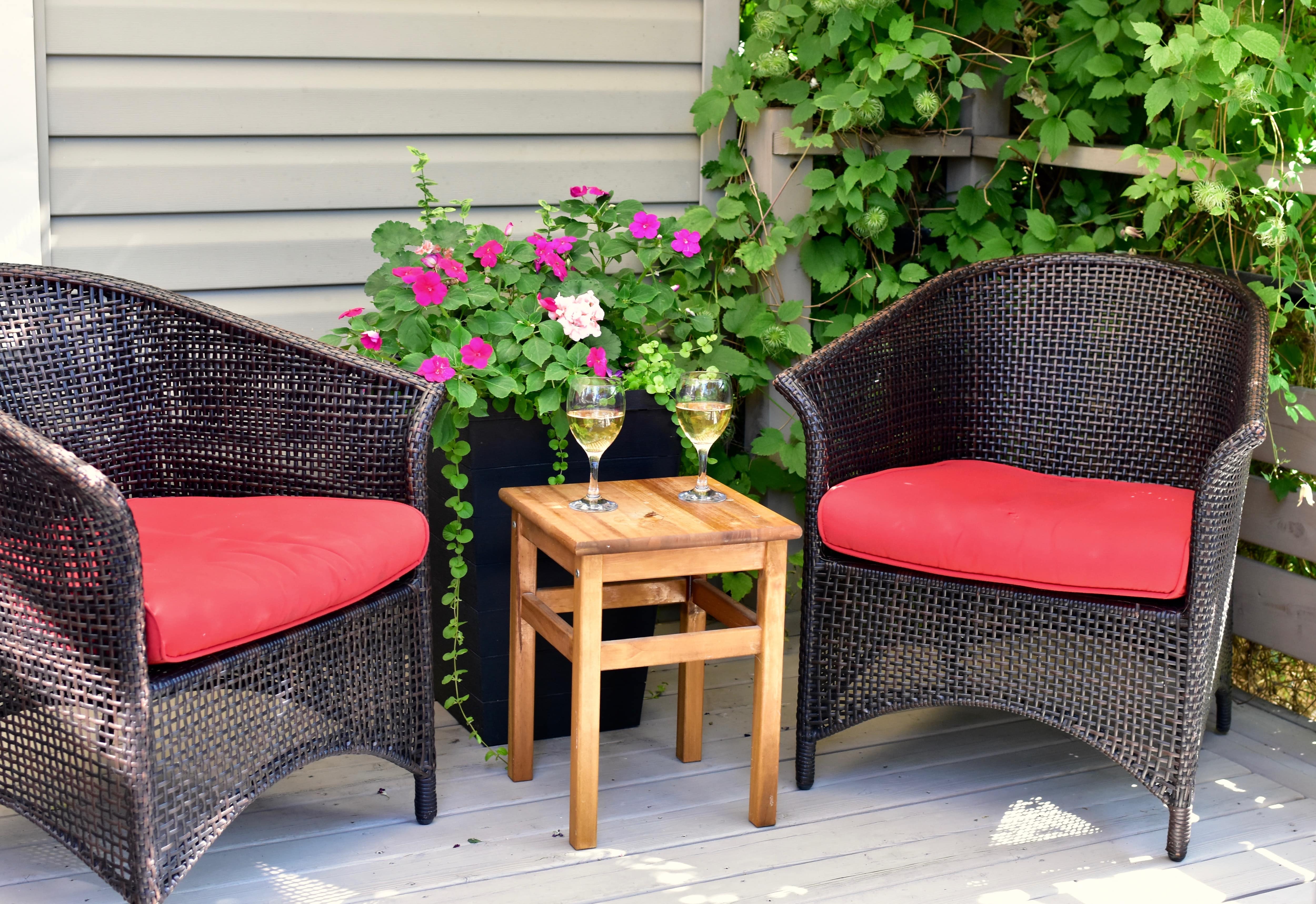 Conversation set with wooden end table