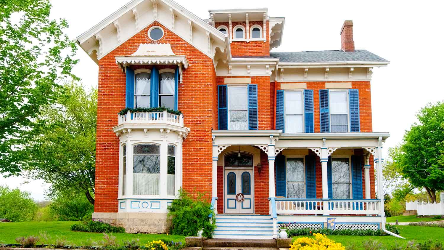 How to Choose the Best Replacement Windows for Old Houses | Angi